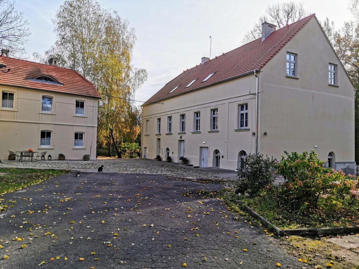 Palac I Folwark Brzeznica Brzeznica  Exterior photo